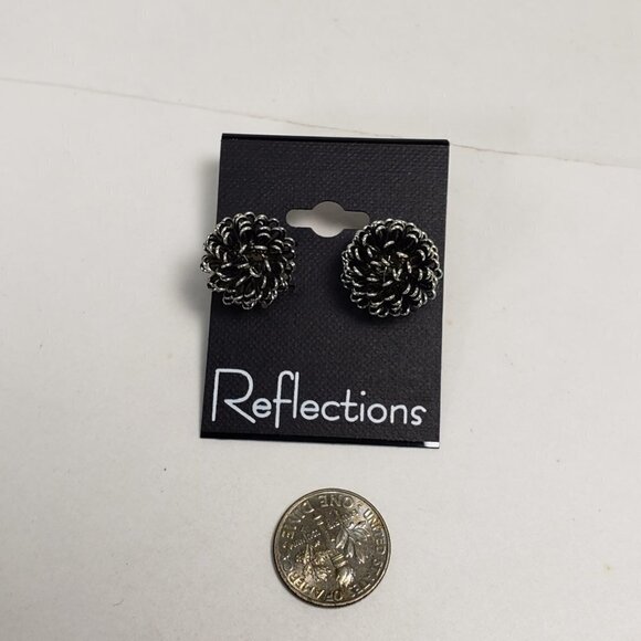Women's Stunning Gun Metal Pine Cone Stud Earrings - Stylish & Elegant, 0.5-inch - Picture 6 of 7